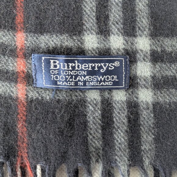 Burberrys Lambswool Scarf Black – Unisex Classic Check – Pre-Owned – Cozy Luxury - Picture 3 of 9
